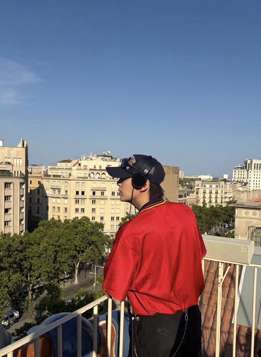 beyoon79's tweet photo. "sayang jangan lihat kamera aku mau foto kamu"
🥹🥹🥹🫰🏻🫰🏻🫰🏻
#yoongi #barcelona https://t.co/LwBXtpuse1