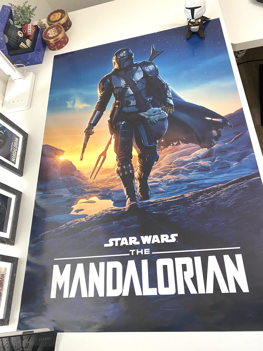 LEDポスターフレーム　発光　マンダロリアンポスター付き 楽天市場で買ったマンダロリアンのめちゃでかポスター（61×91.5