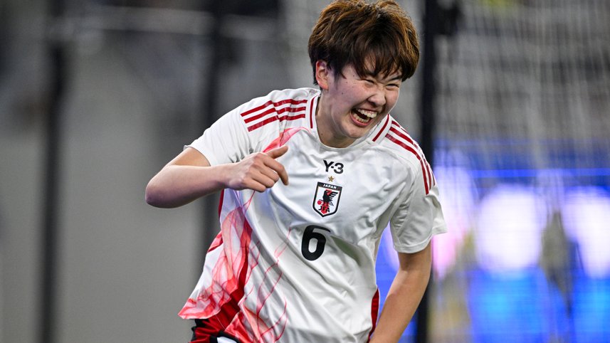 Bali_Football's tweet photo. 3 penggawa timnas sepakbola wanita Jepang :

Tōko Koga (CB/20/🇯🇵) 
Remina Chiba (CF/27/🇯🇵) 
Kiko Seike (CM/29/🇯🇵) 

Sedang liburan di Bali, ketiga pemain menjajal lapangan Bali United Training Center untuk jaga kondisi dan kebugaran di tengah liburannya di Bali. 

Sebelumnya ada pemain Real Madrid Dean Huijsen yang memakai fasilitas latihan elite Bali United ini untuk jaga kondisi di tengah masa liburannya di Bali.