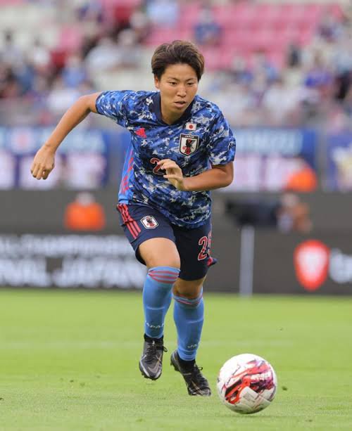 Bali_Football's tweet photo. 3 penggawa timnas sepakbola wanita Jepang :

Tōko Koga (CB/20/🇯🇵) 
Remina Chiba (CF/27/🇯🇵) 
Kiko Seike (CM/29/🇯🇵) 

Sedang liburan di Bali, ketiga pemain menjajal lapangan Bali United Training Center untuk jaga kondisi dan kebugaran di tengah liburannya di Bali. 

Sebelumnya ada pemain Real Madrid Dean Huijsen yang memakai fasilitas latihan elite Bali United ini untuk jaga kondisi di tengah masa liburannya di Bali.