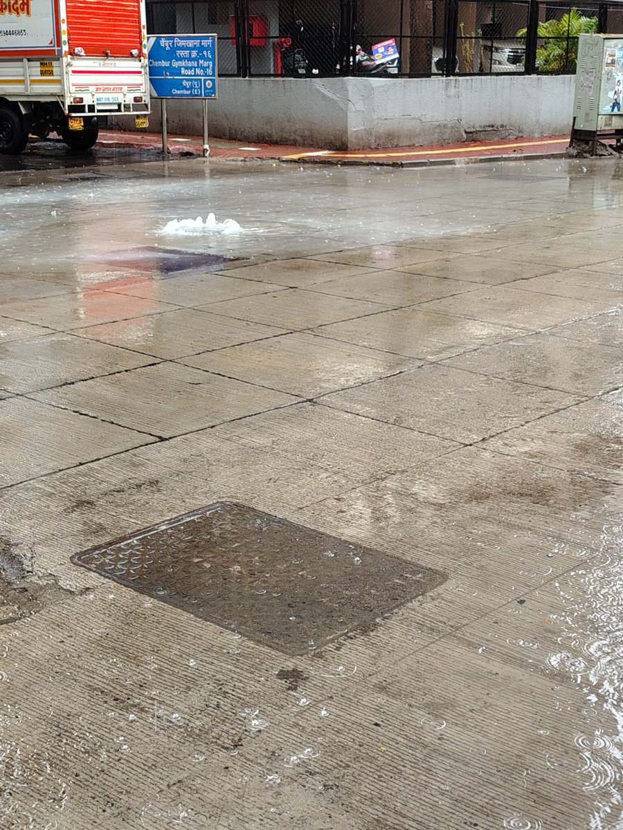 sridharrags's tweet photo. @mybmc @Dev_Fadnavis @AshwiniBhide @PMOIndia Residents M ward (152)have been finding it a herculean task not only to travel but also to reside in the area..... Water logged roads with untraceable open manholes make it very risky to say the least for someone stepping out of home. https://t.co/7hbHMsiqH3