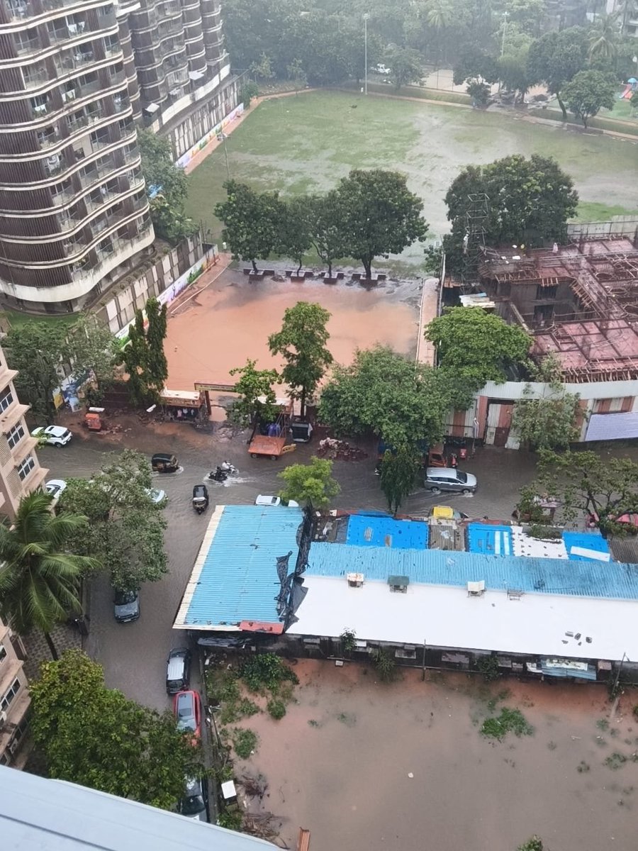 sridharrags's tweet photo. @mybmc @Dev_Fadnavis @AshwiniBhide @PMOIndia Residents M ward (152)have been finding it a herculean task not only to travel but also to reside in the area..... Water logged roads with untraceable open manholes make it very risky to say the least for someone stepping out of home. https://t.co/7hbHMsiqH3