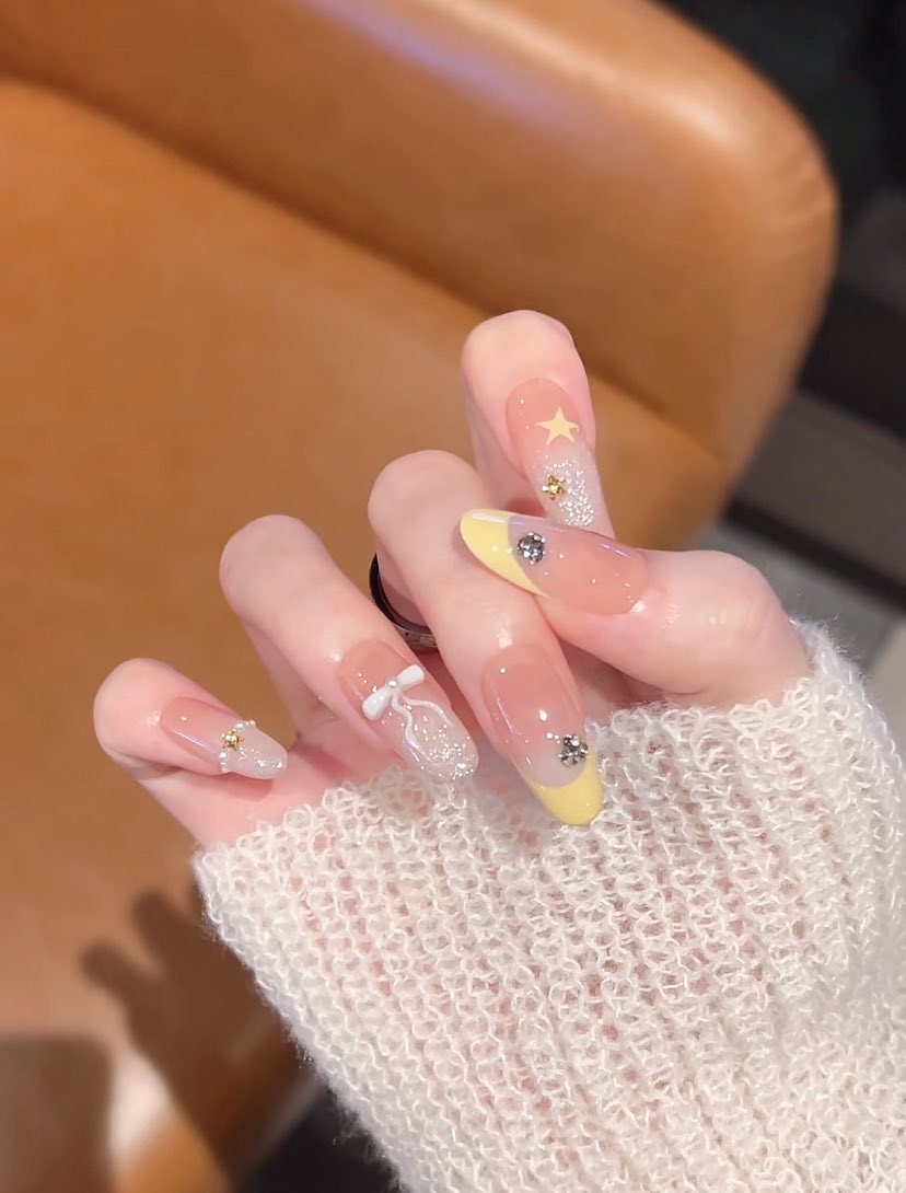 mengmengpx's tweet photo. You can't have your cake and eat it, but you can have beauty and a manicure. https://t.co/ObJwnjffJ4