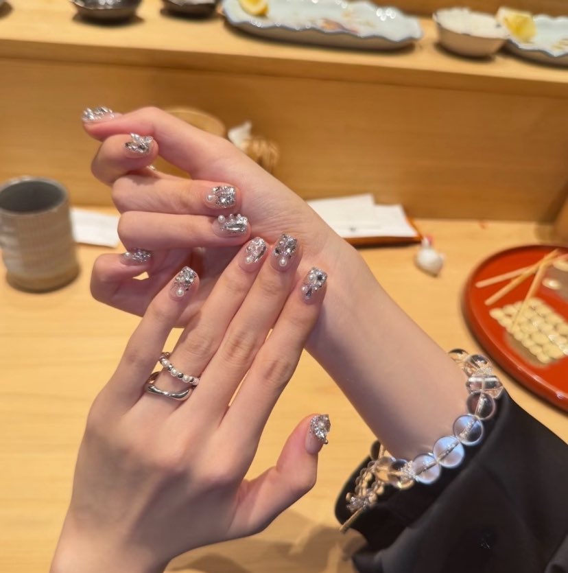 mengmengpx's tweet photo. You can't have your cake and eat it, but you can have beauty and a manicure. https://t.co/ObJwnjffJ4