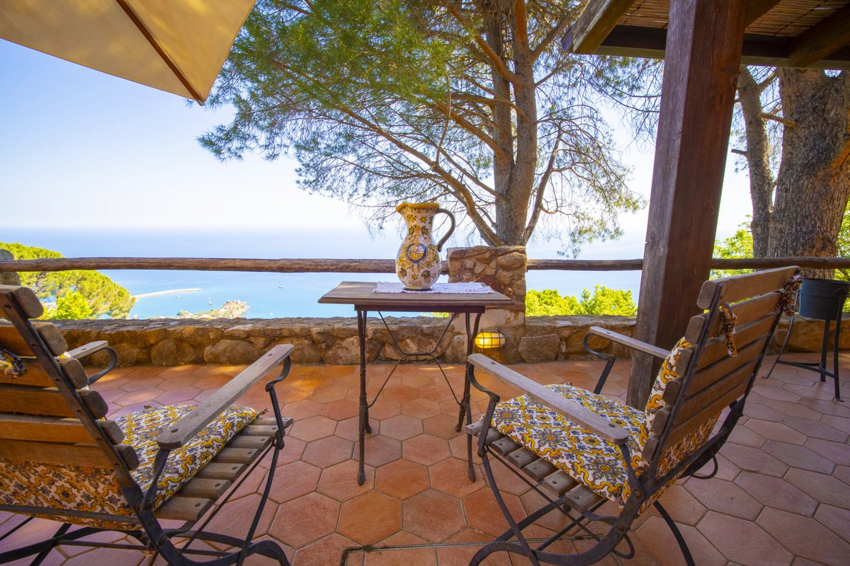 italianhouses's tweet photo. 🌊Stunning sea-view villa near #Cefalù
🏊Pool &amp; panoramic terrace
🌅Views to the #Aeolian Islands
🏡Sold fully furnished
🍕Wood-fired oven
🌿3,600m2 private grounds
💶€370,000
❓Sea-view sunsets or poolside relaxation?

https://t.co/kpKr3GWSBI
#PropertyItaly #Sicily #Palermo https://t.co/W7Omihmfe2