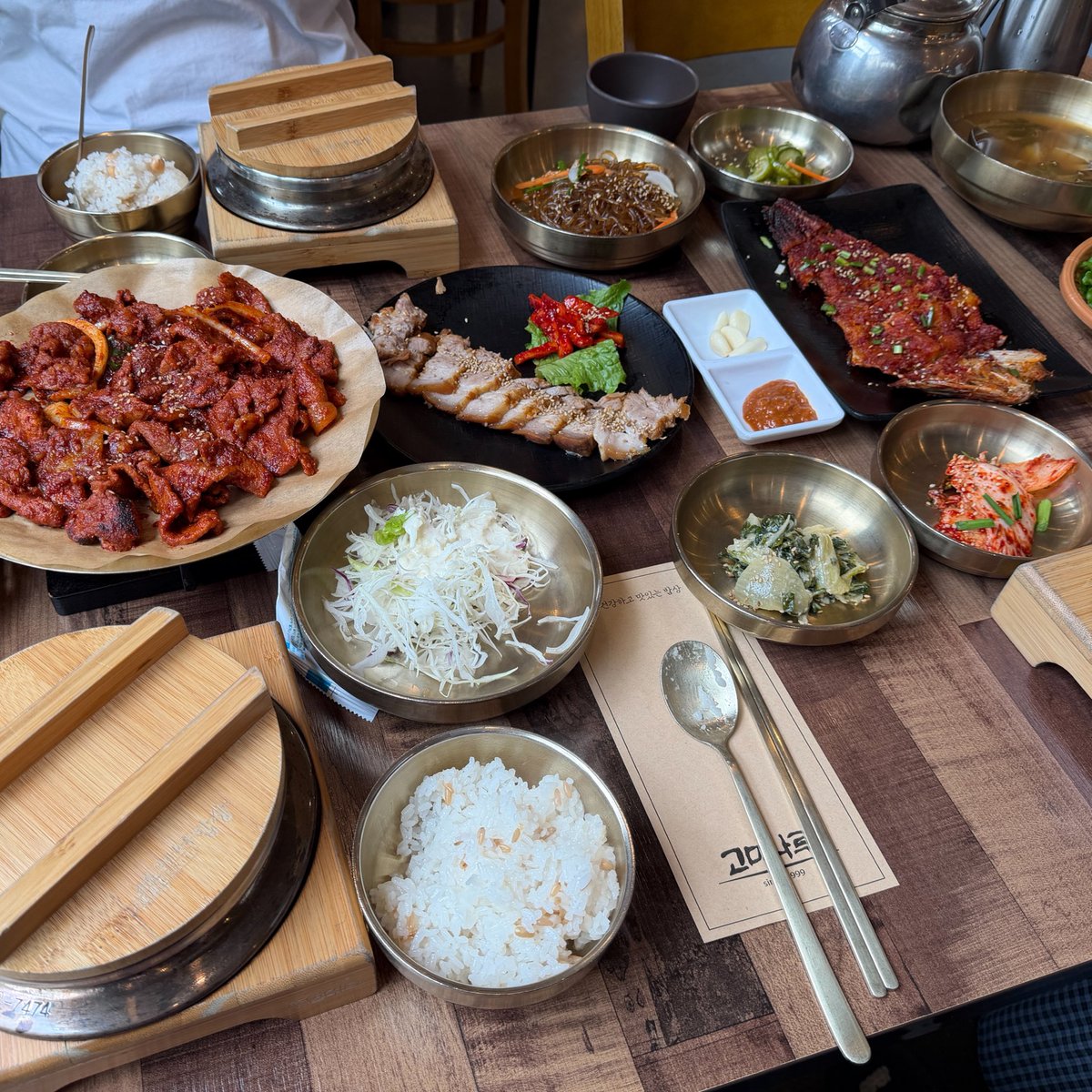 koc0_nut's tweet photo. 6월 정리....
팝업 갔다가 공주 갔다가 먹고 또 먹고 여자 만나러 횡단했다가 실수로 쇼타로 보고 왔어요 😅😅😅 https://t.co/S5yk4b5dM0