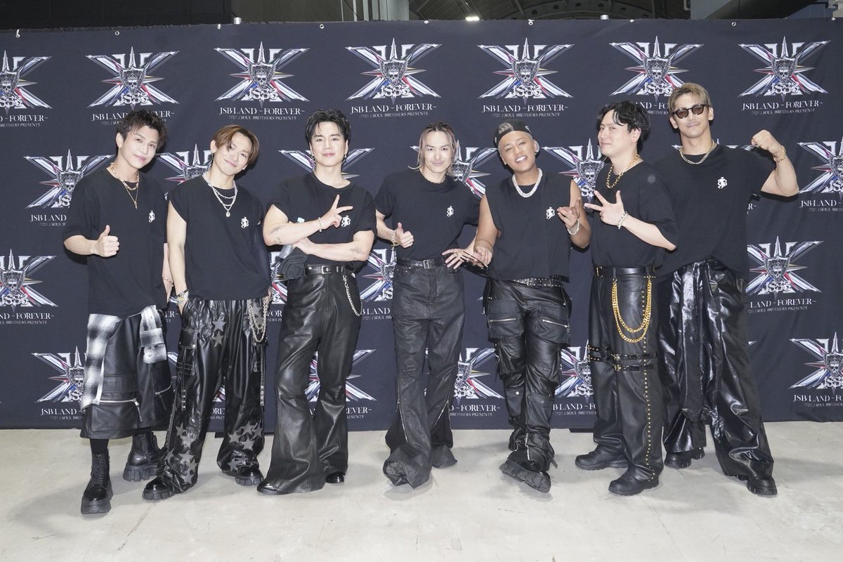 jsb3liveacc's tweet photo. #JSB3 𝐏𝐑𝐄𝐒𝐄𝐍𝐓𝐒
 "𝐉𝐒𝐁 𝐋𝐀𝐍𝐃 〜𝐅𝐎𝐑𝐄𝐕𝐄𝐑〜" 
昨日7/1の終演後の📸

本日ご来場の皆さま、たくさん楽しんで下さい！
また場内は暑くなっておりますので水分補給をこまめに行ってくださいね。

体調が悪くなったら決して無理をせず、近くの場内スタッフへお声がけ下さい。 https://t.co/tA8QxrklxO