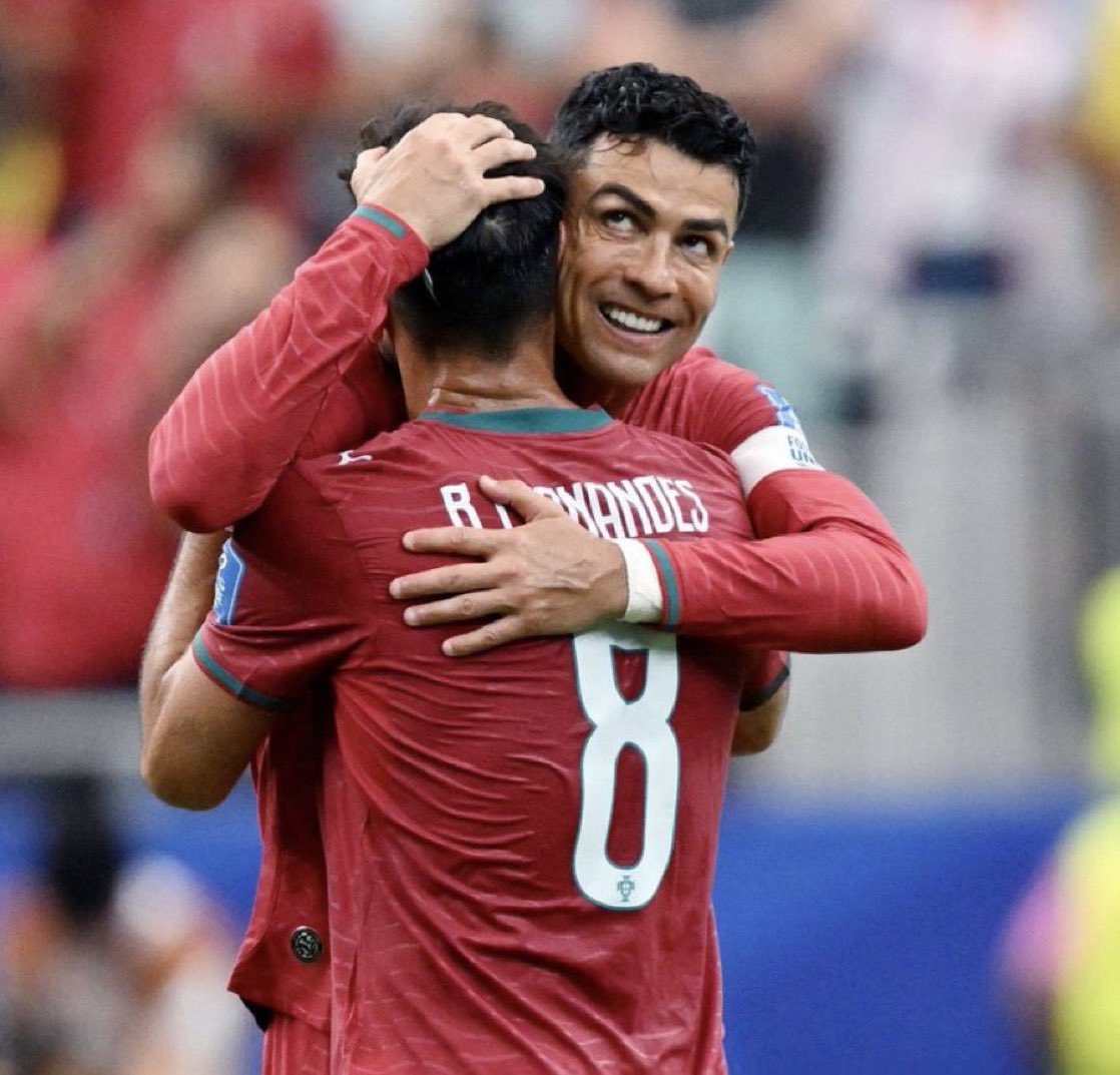 DiianaD___'s tweet photo. If Cristiano Ronaldo made you love football &amp; this pops on your timeline, let’s be mutuals🐐❤️ https://t.co/OrnhbIMC0j