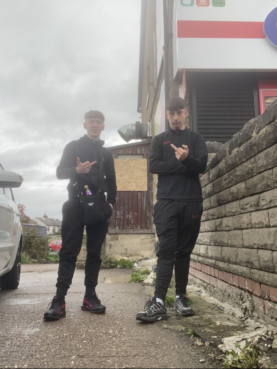 Kingconnor106's tweet photo. Too scallys doing what we do best taking your fucking money🔥💸.
#findom #uk #scallys
@kingronald30102 https://t.co/MBp86Qrq8S