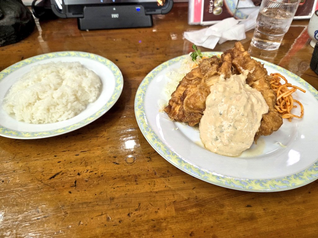 miyo0516's tweet photo. 宮崎の思い出

釜揚げうどん(「重乃井」)
チキン南蛮(発祥のお店「おぐら」)
チキン南蛮(空港内のお店「夢かぐら」)

どれもホントめちゃくちゃ美味しかった！ https://t.co/LwRLNbhJcb
