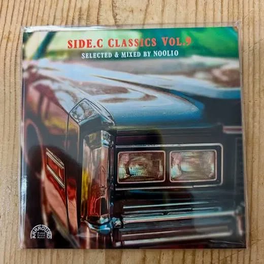 wenodrecords's tweet photo. 【新入荷】NOOLIO - SIDE.C CLASSICS Vol.9 [MIX CD] 「〈ARRROUND Wicked Sound Maker〉毎夏定番となる主宰NOOLIOによる最好ミックス・シリーズの最新作『SIDE.C CLASSICS Vol.9』』がリリース！」 https://t.co/eKDGlPSZqV https://t.co/uCuhiO7vk6