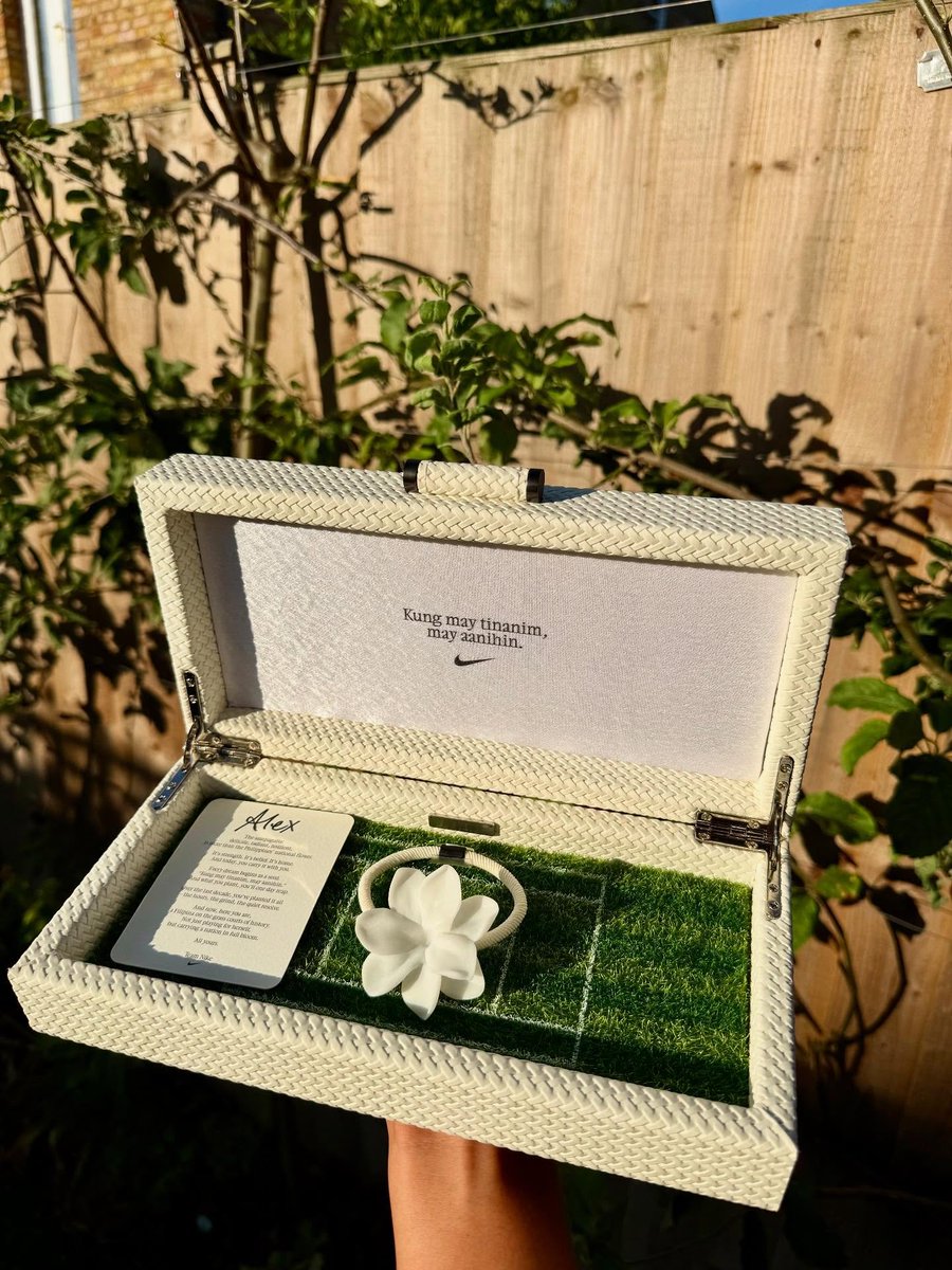 tellmeyourworst's tweet photo. .@Nike continuing their Filipinized tennis merch for @AlexEala05's Wimbledon journey. 🤍 https://t.co/DciKLdpRXw