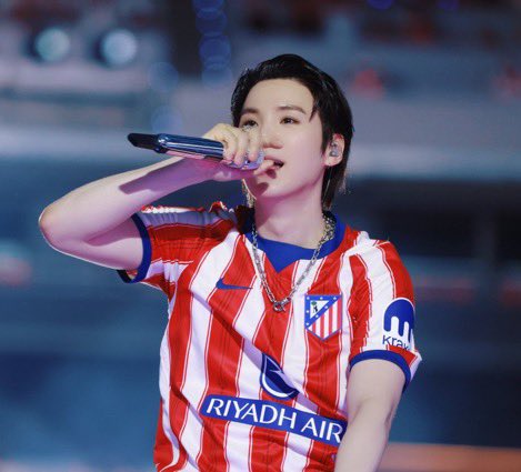 thvsugax's tweet photo. cuando se ha visto que un bities haga esto con un pais?? YOONGI AMA ESPAÑA https://t.co/BAyQsblrAC