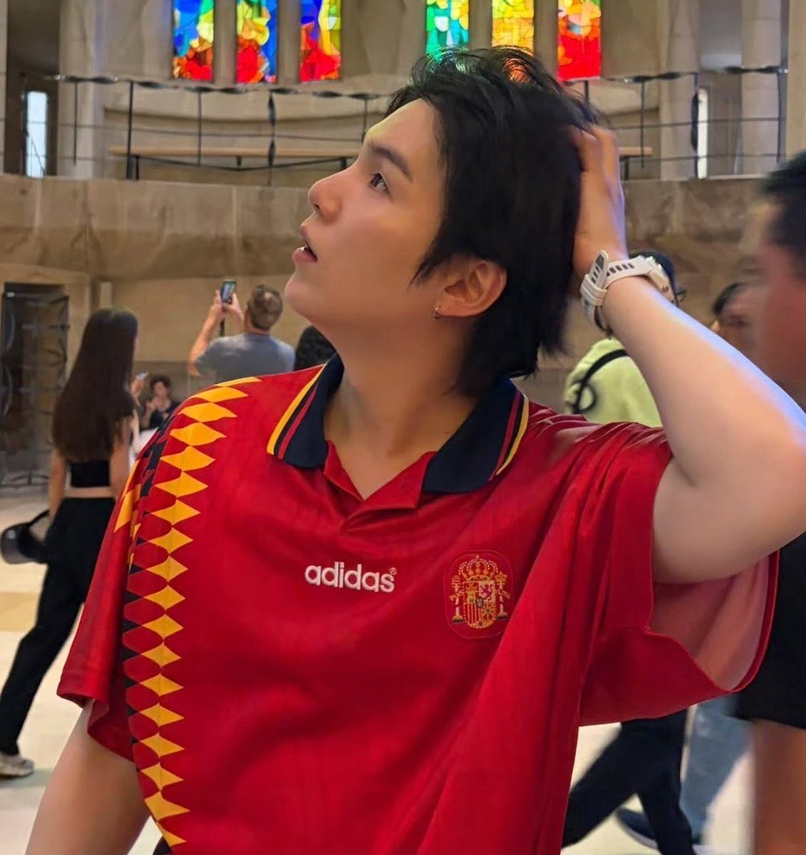 thvsugax's tweet photo. cuando se ha visto que un bities haga esto con un pais?? YOONGI AMA ESPAÑA https://t.co/BAyQsblrAC