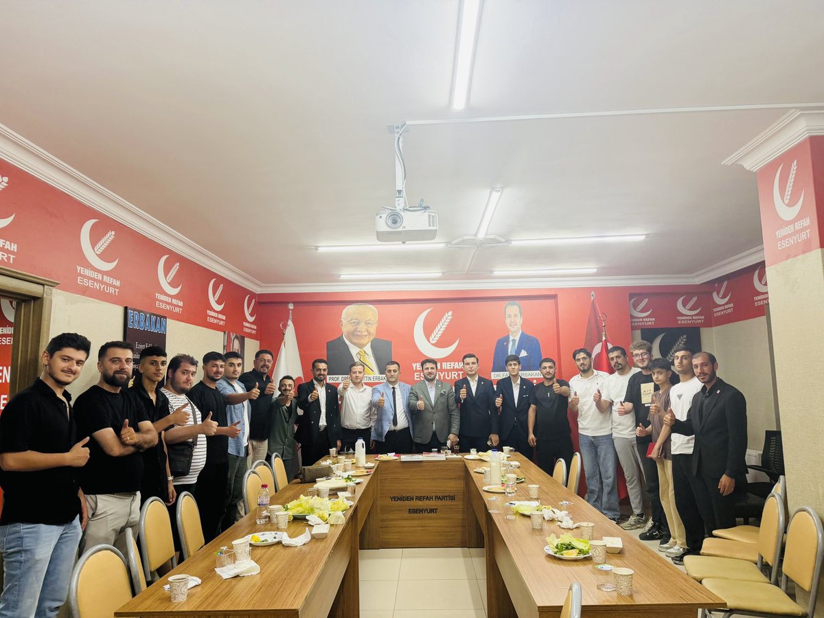 gencRefesenyurt's tweet photo. İl Gençlik Kolları Başkanımız Sn. Halil Key’i ve kıymetli il yönetimimizi, İlçe Gençlik Kolları Başkanımız Sn. Baran Şimşek ve yönetimimizle birlikte ağırladık. Kıymetli ziyaretleri için teşekkür ederiz. https://t.co/uSe5uduL1E