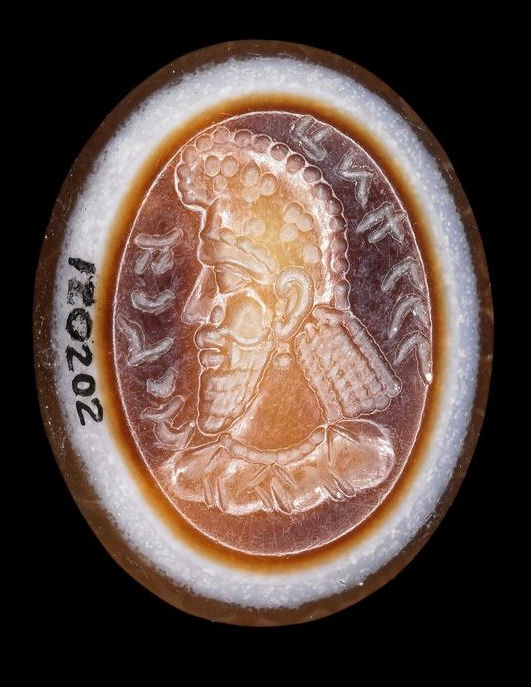 persiaantiqua's tweet photo. Parthian Gentlemen: 1: Assur; 2: seal at BM with Parthian script https://t.co/mQOwVD1Neq