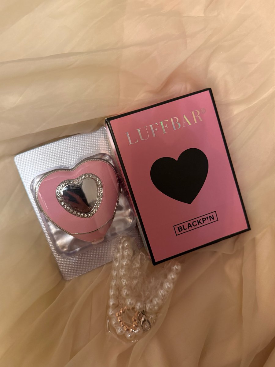 im33chan's tweet photo. 韓国 LUFFBAR malonebar ニコパフ 電子タバコ シーシャ ベイプ 譲渡 買取

譲 ) イチゴミルク（白） イチゴヨーグルト（ピンク）
求 ) 1つ1.5➕送料（400円）

メルカリ通して購入も可能ですが手数料を負担いただきます🎀

写真は自身の物なので開封していますが新品未使用のものをお譲りします✨ https://t.co/vhAgMPlGNj