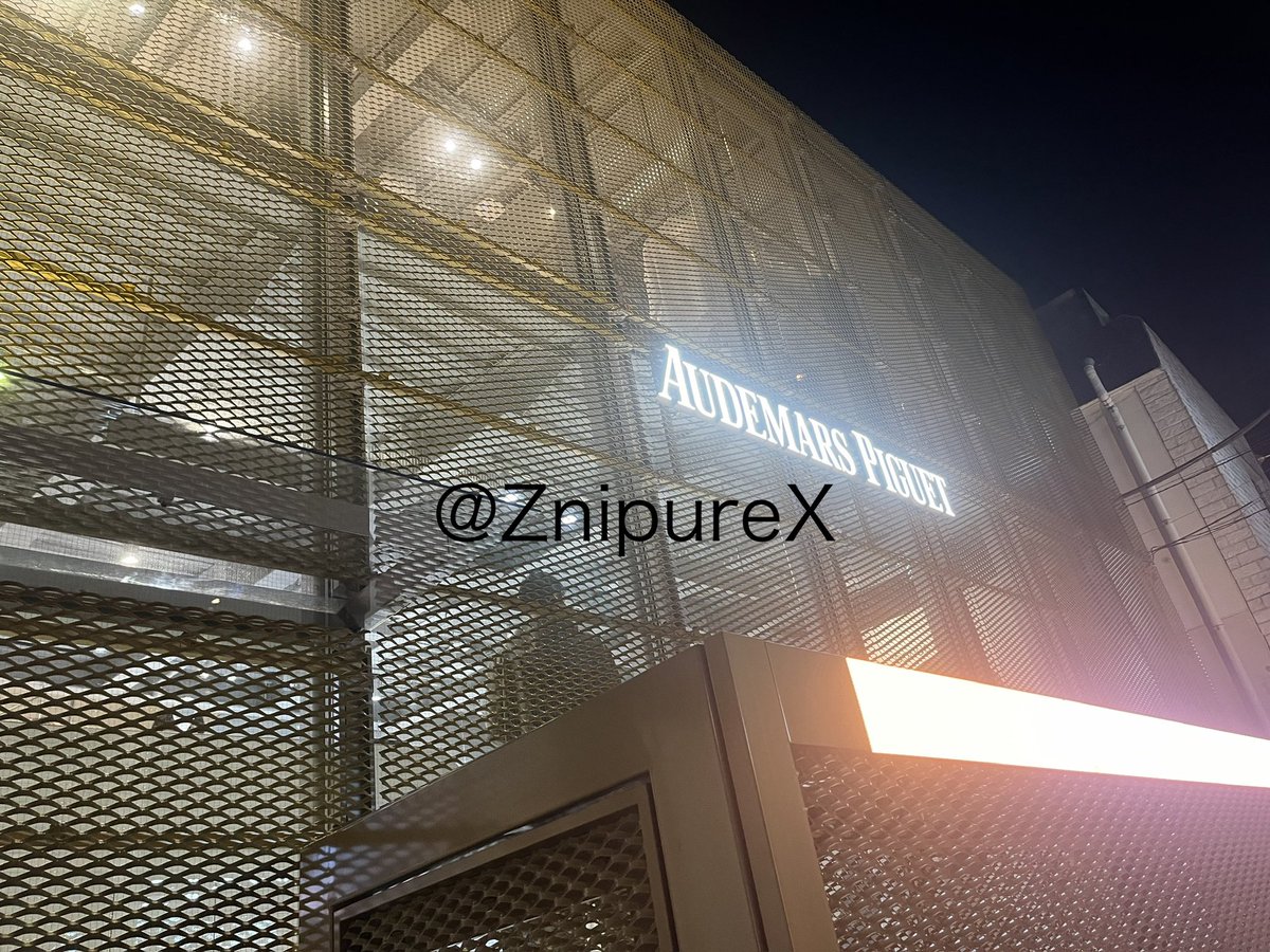 ZnipureX's tweet photo. @YAMAMOTO0000001 拿AP和百达翡丽比🤣🤣🤣🤣
伪支那贱畜是真的很努力的尝试学习滞纳支的高端生活了，我来考考你原宿AP的VIP活动是什么呀？ https://t.co/Me3lSpRIiR