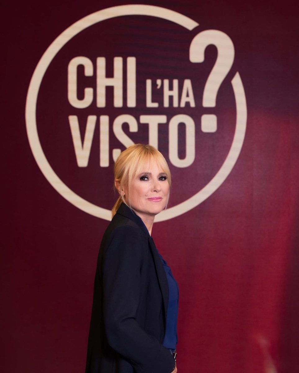 Cinguetterai's tweet photo. In un Paese in cui tutti sono attaccati alla poltrona, e in tv alla telecamera, non siamo più abituati a una professionista come Federica Sciarelli che decide di lasciare.

Ha scelto un’uscita di scena sobria, ma che arriva dritta al cuore. Come nel suo stile.

#chilhavisto
1/2 https://t.co/jXsijZ7a9T