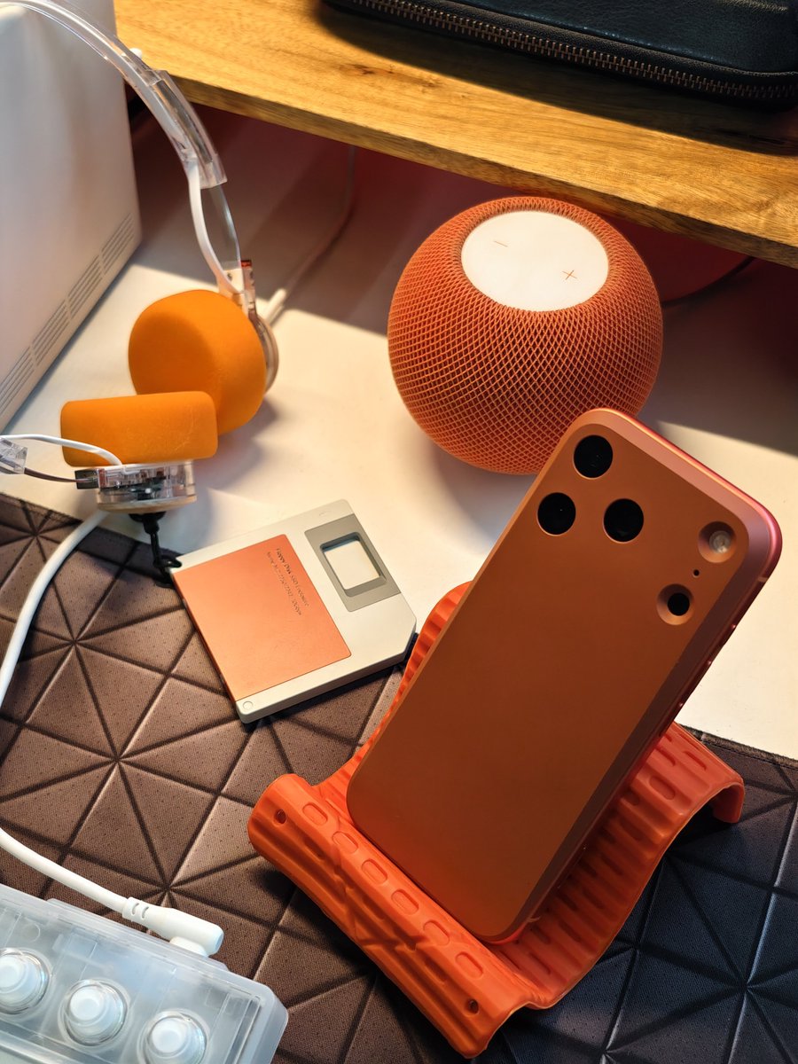 stufflistings's tweet photo. Tech, but make it orange. https://t.co/uax6gi5vHn