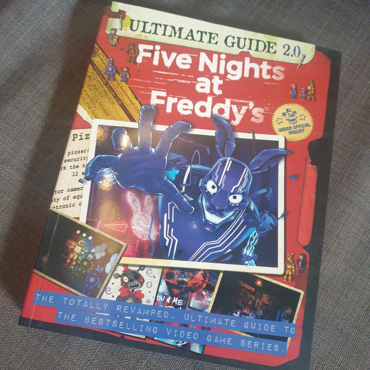 Eyzmaster's tweet photo. Just received the new FNAF Ultimate Guide 2.0!
Completely updated with everything from the original games to Ruin and Secret of the Mimic.
Lore, maps, secrets, animatronic files... this book packs a ton of LORE!
#eyz
#fnaf #fivenightsatfreddys #ultimateguide #horror #gaming #bookcollection #freddyfazbear #lore