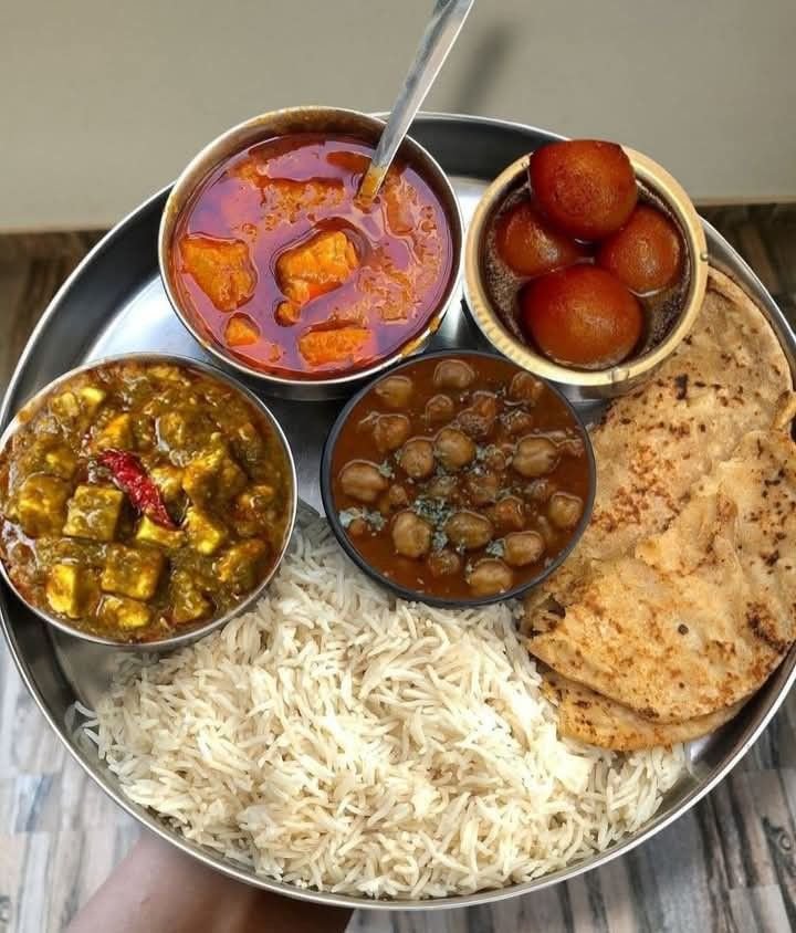 Parinda_2's tweet photo. I’m proud vegetarian, my plate is free from tears, cruelty and guilt ❤️ https://t.co/wIELOc4EAZ