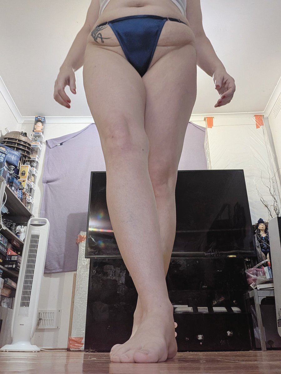 AussieGiantess's tweet photo. You're at her mercy. https://t.co/WHPysJFrsW