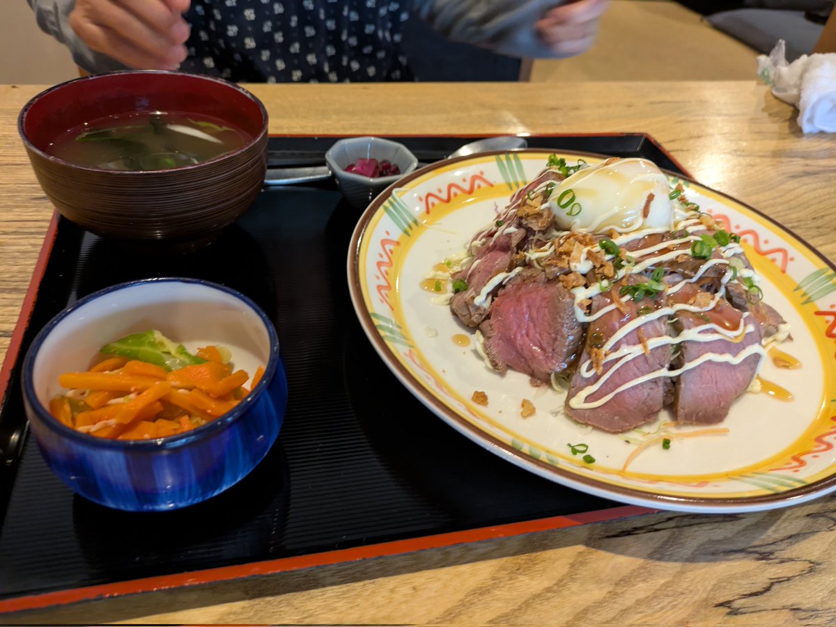 174lion's tweet photo. 今日は初めてランチで黒崎の
源七くろとり食堂の海鮮丼とローストビーフプレート食べました
新鮮で美味しくて安いです
まだまだ食べたいメニューがいっぱいありました https://t.co/PwqCbQuLNi