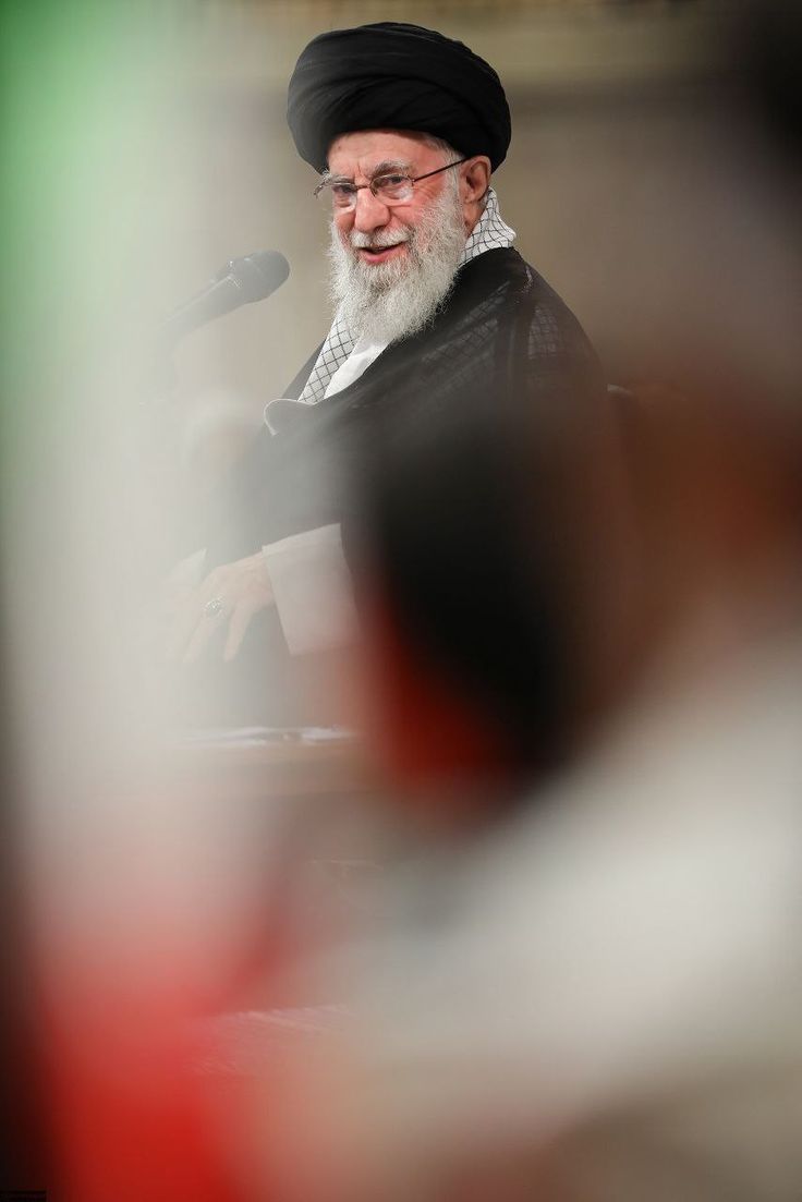 dokhtrebaba's tweet photo. مگه زیر زمین پنهان نبودی
چرا خب فکر حفظ جان نبودی
مگه دشمن نمی‌گفت توی دیماه
از ایران رفتی و تهران نبودی
پس چرا روز دهم ماه رمضون با لب عطشان، شهیدت کردند... 🥀 
#باید_برخاست
#وداع_علویان https://t.co/RP19r1jRvV