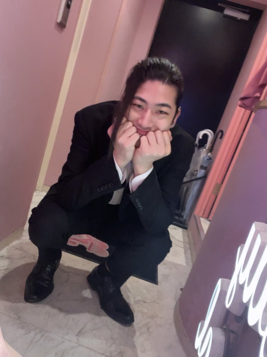moe_aimero15's tweet photo. 隣見たら内勤さんいて横転( > <꧞)

いつもと何が違うでしょーか！՞⸝⸝•̀⩊•́⸝⸝՞
 #コンカフェ  #コンカフェ嬢  #秋葉原  #アイメロ https://t.co/Elq4hTMX2l