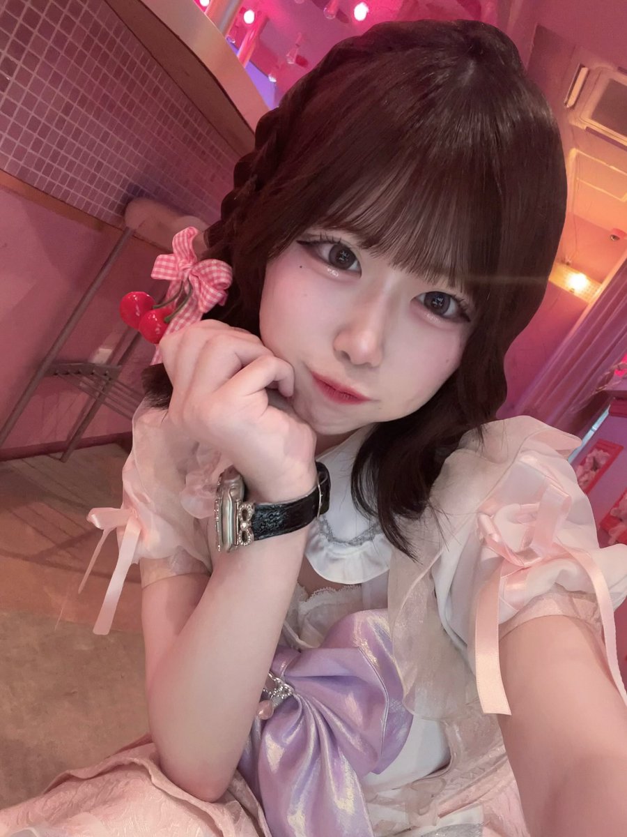moe_aimero15's tweet photo. 隣見たら内勤さんいて横転( > <꧞)

いつもと何が違うでしょーか！՞⸝⸝•̀⩊•́⸝⸝՞
 #コンカフェ  #コンカフェ嬢  #秋葉原  #アイメロ https://t.co/Elq4hTMX2l