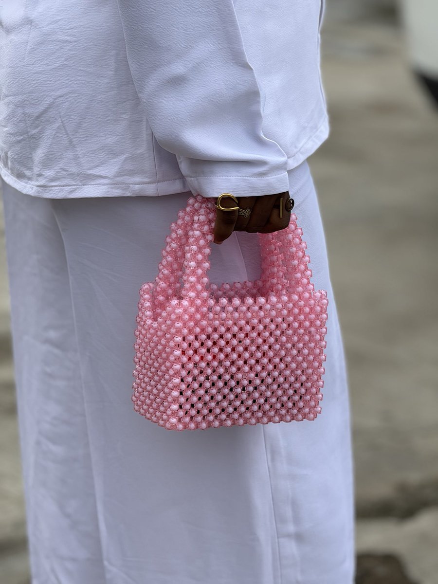 MOA_Lifestyle's tweet photo. We have sold 4 of this now, can we do more  please 😢🙏🏻. 

Enjoy the Slash Price Sales; buy yourself and your loved ones a beaded bag 🤭 

Normal Price: 18,000 
Discounted Price: 10,000 
Available in different colors  

Delivery nationwide 

Send DM to order

Please Repost 🙏🏻 https://t.co/oEG25Z5Wp5