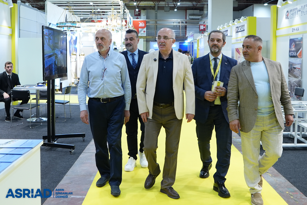 asriadgm's tweet photo. 30 Üye İşletme, Tek Hedef: Daha Güçlü İhracat

ASRİAD, "Üreten Türkiye" için küresel pazarda güçlü bir adım atarak İnşaat Endüstrisi İhracat Fuarı'nda güçlü bir katılımla yerini aldı.

ASRİAD Genel Merkezi ve 30 üye işletmemizin katılımıyla Yeşilköy İstanbul Fuar Merkezi'nde düzenlenen CF İstanbul İnşaat Endüstrisi İhracat Fuarı, Genel Başkanımız İbrahim Cemil Yıldız, Genel Başkan Vekilimiz Sıtkı Abdullahoğlu, Yönetim Kurulu Üyelerimiz ve üye iş insanlarımızın iştirakiyle kapılarını açtı.

Türkiye'nin üretim ve ihracat potansiyeline değer katan ve yaklaşık 80 ülkeden gelecek katılımcılarla düzenlenmekte olan fuarda, üye firmalarımız yenilikçi ürün ve çözümlerini sektör profesyonelleriyle buluştururken, uluslararası iş birlikleri geliştirme ve yeni ihracat fırsatları oluşturma hedefiyle önemli temaslarda bulunacak.

Üreten, ihracat yapan ve ülke ekonomisine katma değer sağlayan iş dünyamızın yanında olmaya; üyelerimizin küresel pazarlardaki rekabet gücünü artıracak organizasyonlarda aktif rol almaya devam ediyoruz.

#ASRİAD #CFİstanbul #İnşaatEndüstrisi #İhracat #İşDünyası #Üretim #Ekonomi #öncenitelik