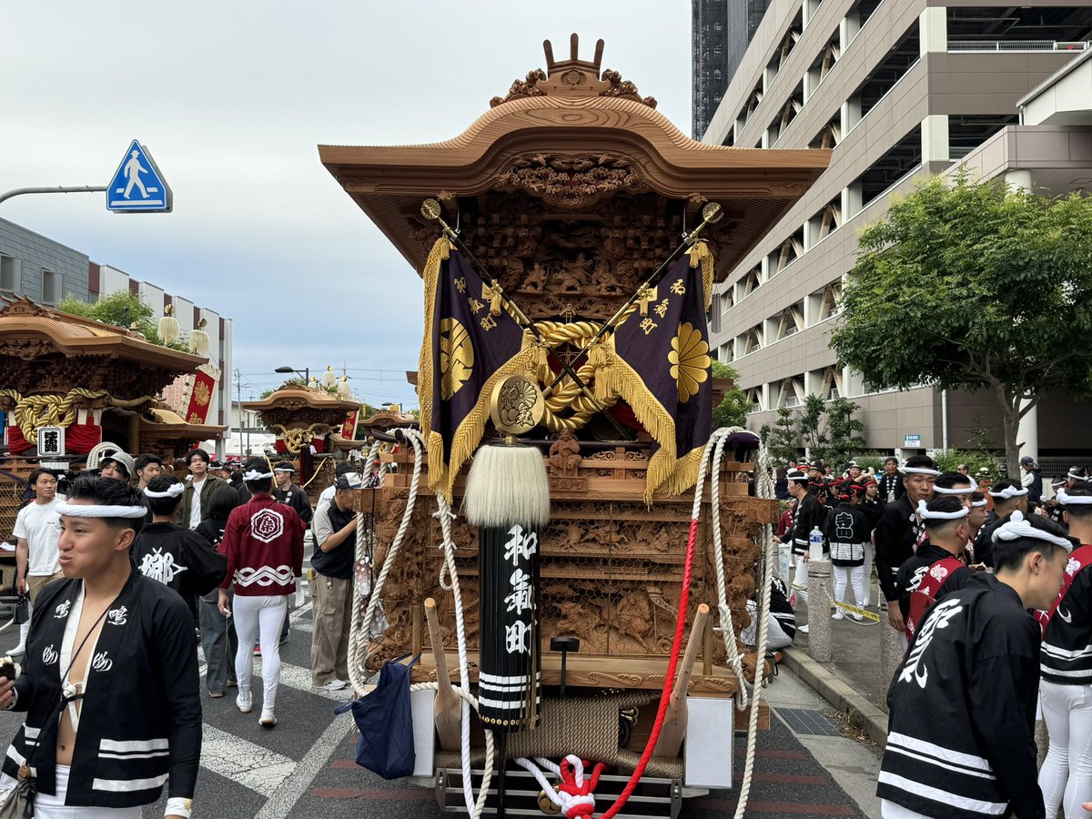 ton_a_danjiri's tweet photo. 郷荘地区 和氣町
製作:平成29年
大工:田中隆治
彫師:山本仲伸
宮入神社:泉井上神社

町名の由来は当町に本拠を持った和氣氏で、日本武尊の後裔と伝わる。

町内には源氏の地頭屋敷跡(和氣遺跡)や八幡社を祀る和氣神社が残る。

和氣神社自体は泉井上神社に合祀されているのかな？

 #だんじり  #和氣町 https://t.co/YH5ZFAiKIV