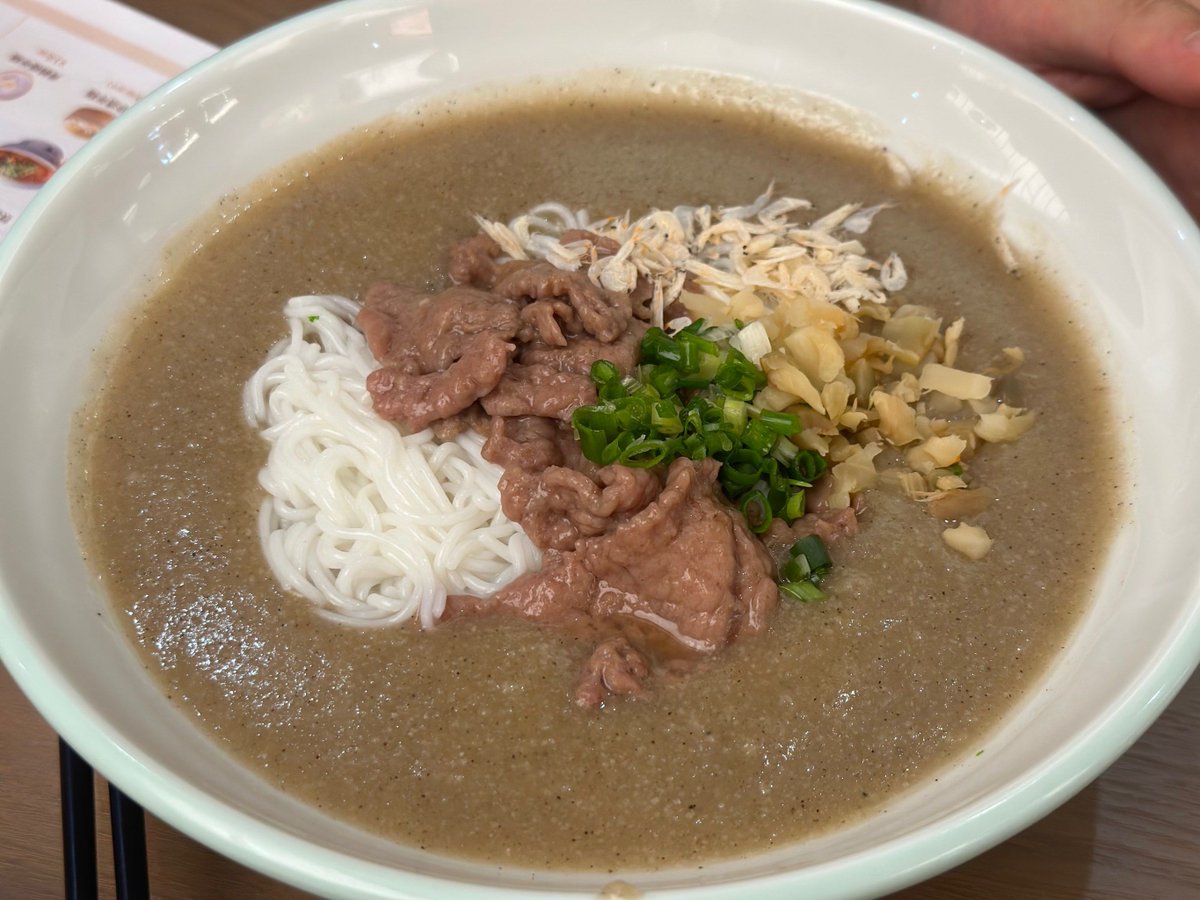 PennyShely8md's tweet photo. [Late night comfort hits different—steaming pork bone soup with hand-pulled noodles, soft dim sum, and a corner booth that smells like sesame oil. Tokyo’s 24-hour stall wasn’t just food. It was quiet for the soul.]， https://t.co/6QZis6rKXe