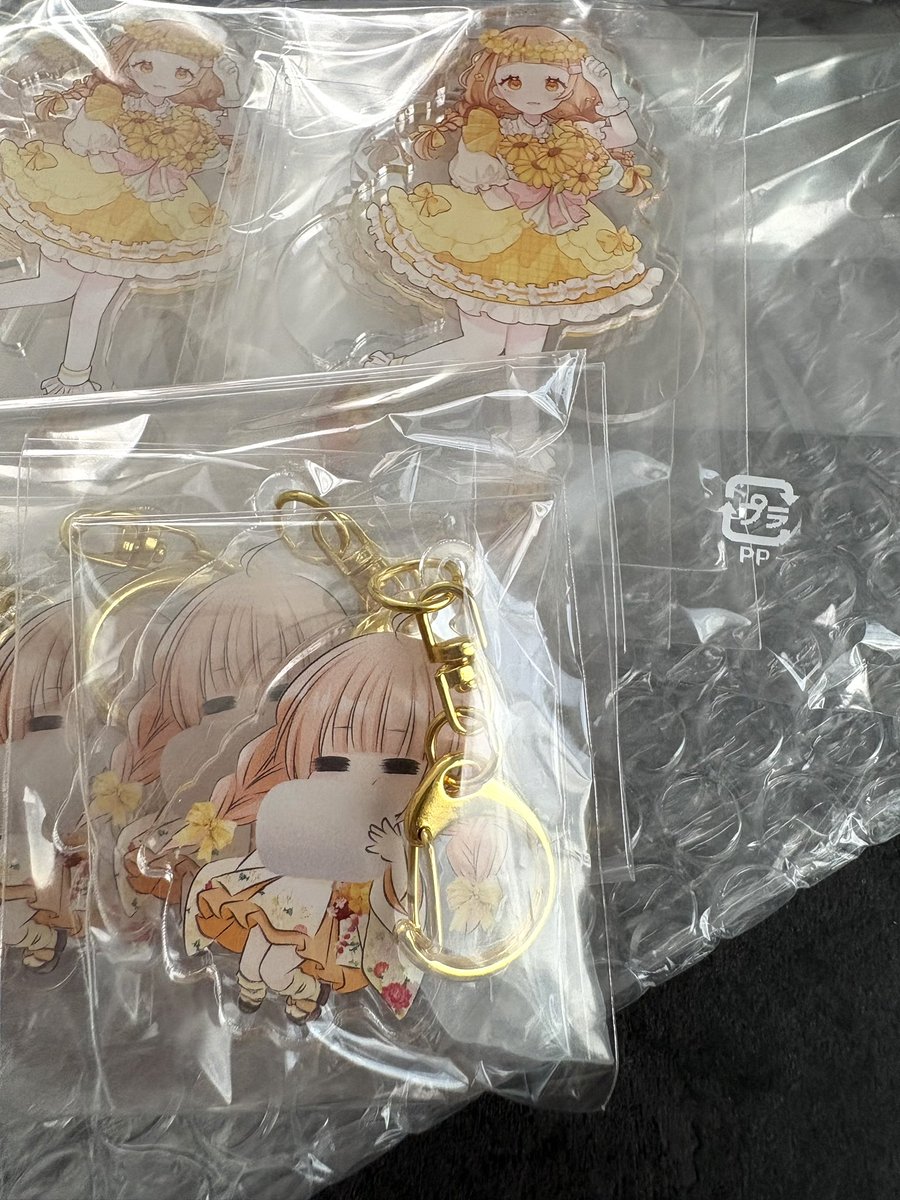 mash_sing's tweet photo. 可愛いの届いたぁぁぁ！！！
1周年特典全部揃いましたので、帰省から帰ってきて落ち着いたら発送作業などなどしますっ(  ´˘`  )🌼*･
プチお手紙も書き書きしちゃうので楽しみにしててね〜〜！！🫶✉️𓈒𓂂◌ https://t.co/lXPkpKrWGW