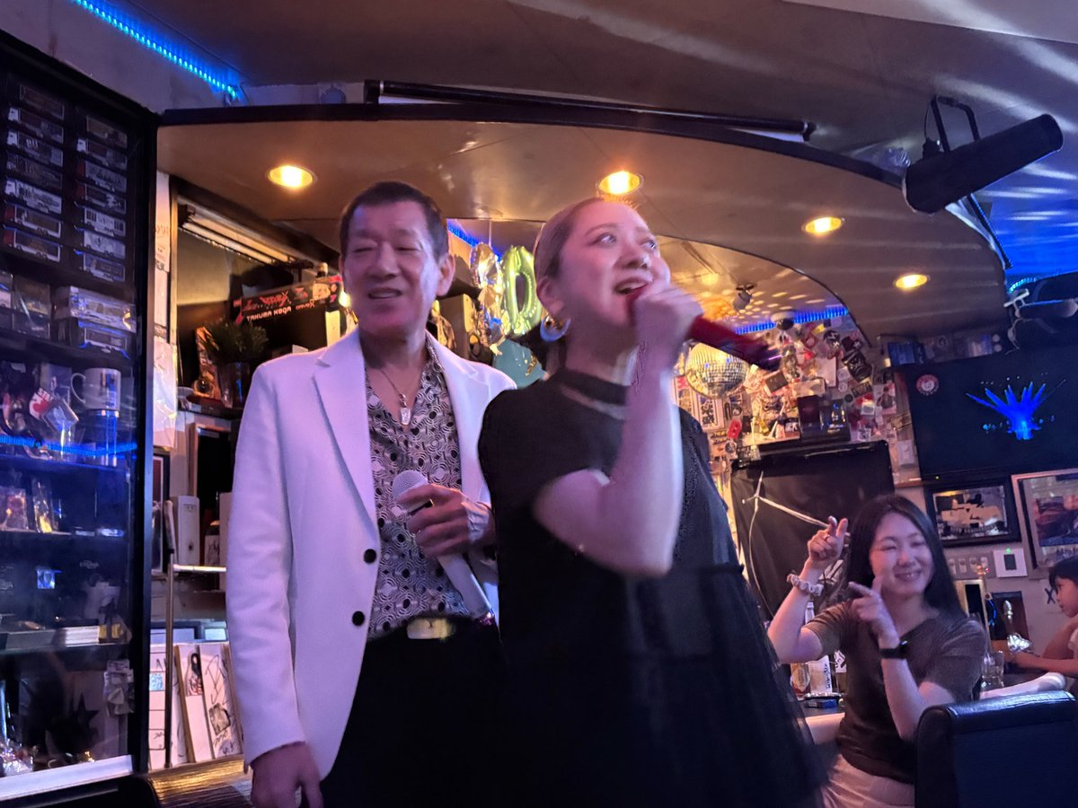 aday1397172's tweet photo. 今年も行って来ました沖縄！！
台風でどおなることやら心配しましたが、上陸してみれば晴れ模様で最高でした👍
恒例のDEARmoonにも2夜に渡り訪問。
明さん、エミリー、最高の夜を有難う😊 https://t.co/ZzL2rY0kVq