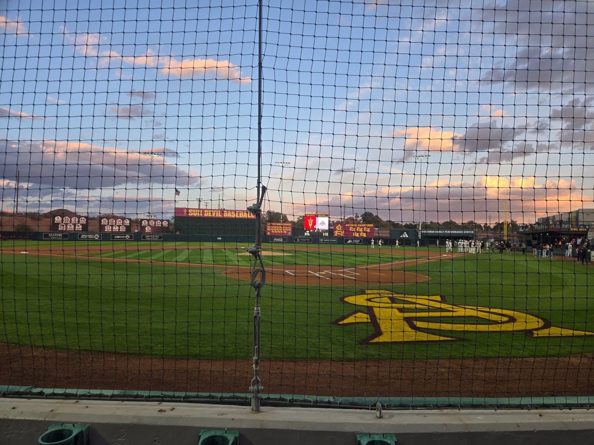dra012505's tweet photo. @alex_m_taylor22 I’ve always liked baseball more https://t.co/SyuxH6CGVt
