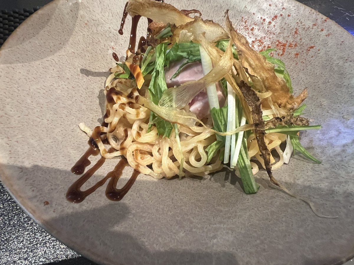 lyfcve's tweet photo. 横浜のSALMON NOODLE
白サーモン

想像よりずと美味しかった！ https://t.co/G9GbGjmFg4