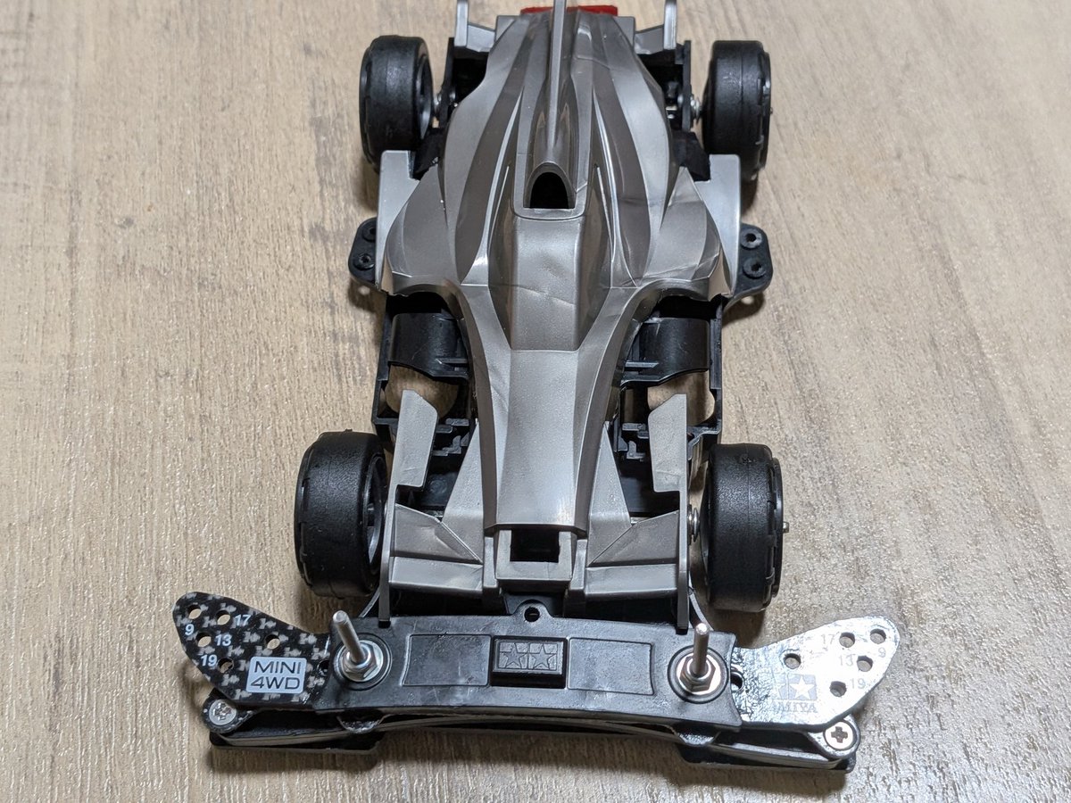 tommy_mini4's tweet photo. シャドウシャークボディのツメ部分に大きめの逃げがあって丁度フロントスラダンフタのポッチが回避出来た
先端パーツも少し削ればバネカバーの突起もスッポリ隠れる https://t.co/cHdtjmq4xT