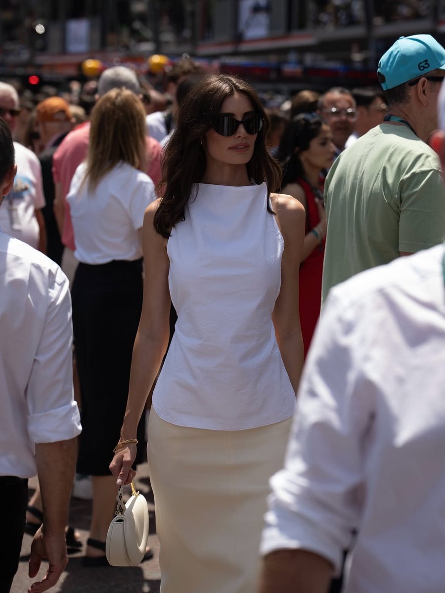 Rebecxca's tweet photo. white, https://t.co/vJxsXJ34tw