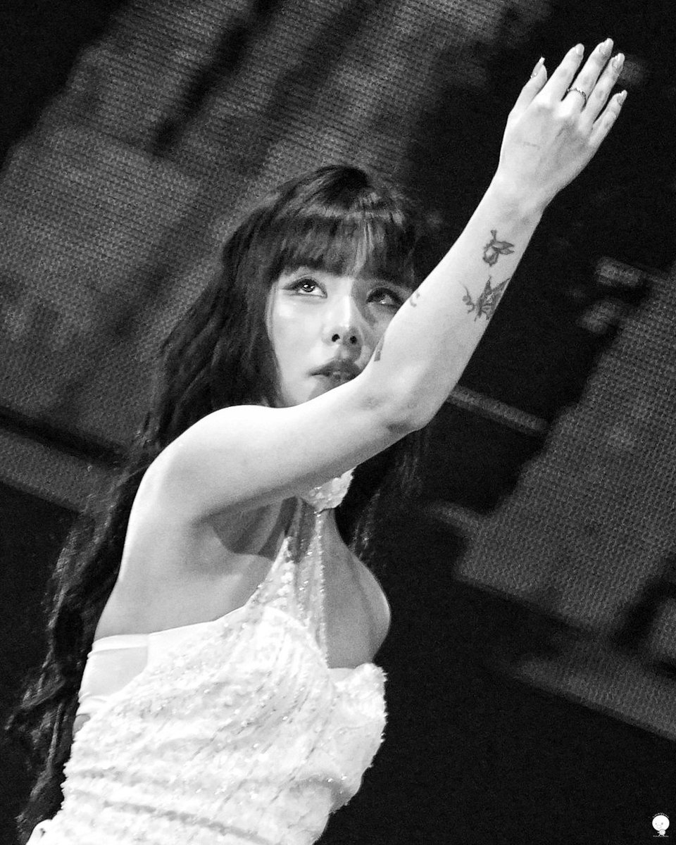 slowwalkbaby's tweet photo. 26.06.21. MAMAMOO WORLD TOUR [4WARD] IN SEOUL 

누가 언니같아요

#마마무 #솔라 #휘인 https://t.co/ti9U9t3Suz