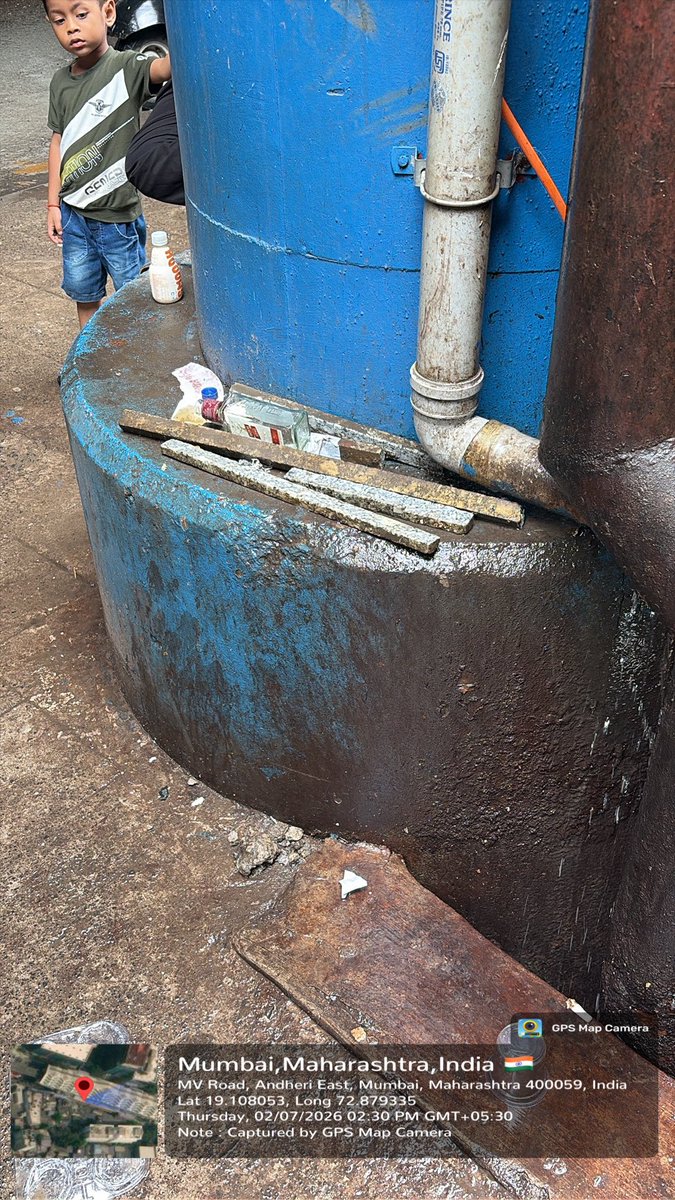 1singhb's tweet photo. @mybmc Marol Malla metro puller area need cleaning footpath side https://t.co/UDgDCAOX2s
