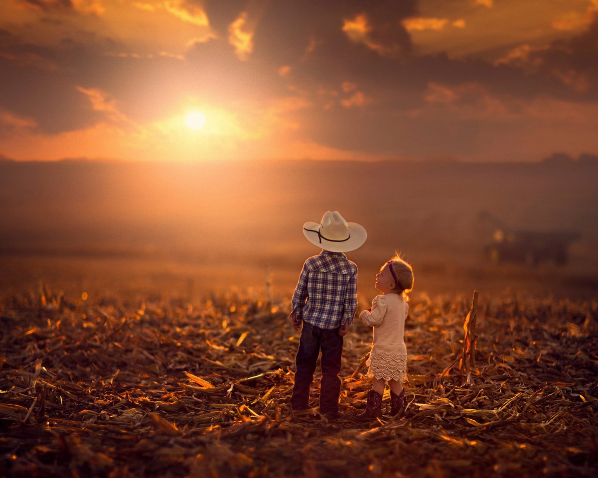 CoachGraduate's tweet photo. [Tag your little adventure buddy! 5-min backyard scavenger hunt: find 3 leaves, 1 red rock, and a dandelion puff. Bonding + giggles guaranteed! ]， https://t.co/l3TDsbunVg