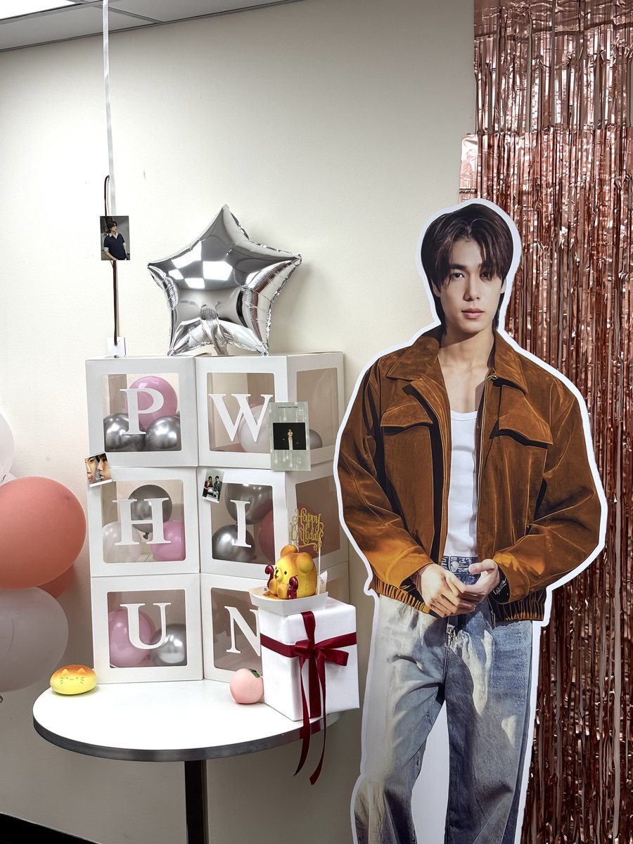 nontapeandolive's tweet photo. see you tomorrow krub 🎂🤍
แวะมาถ่ายรูปกับน้องพุพุกันเยอะๆ นะคับ

📍 2nd Pan’s Space at Sathorn (S&amp;B tower) 
📅 03 - 31.07.2026 
🕙 10:00 - 20:00 (ทุกวัน)

#Chapter23WithPhuwin
#Happyphuwinday 
#phuwintang https://t.co/nNI6leyGnK