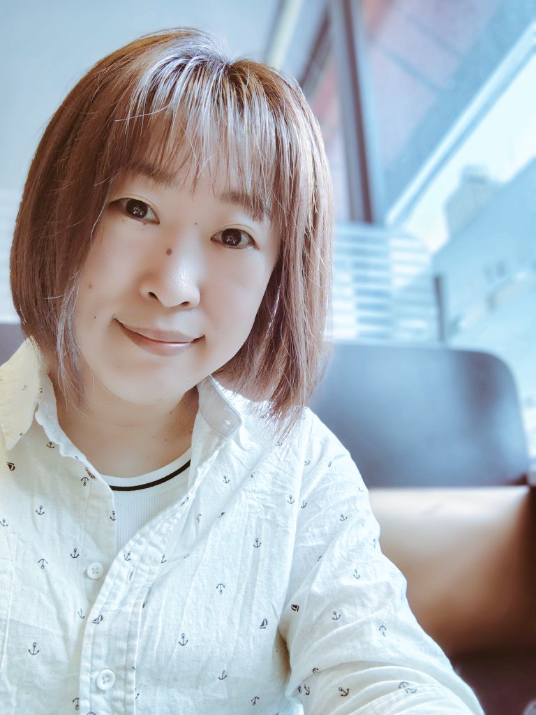 CHABUDAICHACHA's tweet photo. #ちゃぶCHA の打ち合わせ中です〜
髪色を明るくしたのでちょっと雰囲気変わりました🤗…変わりましたよね!? https://t.co/wHrED4Sdoy
