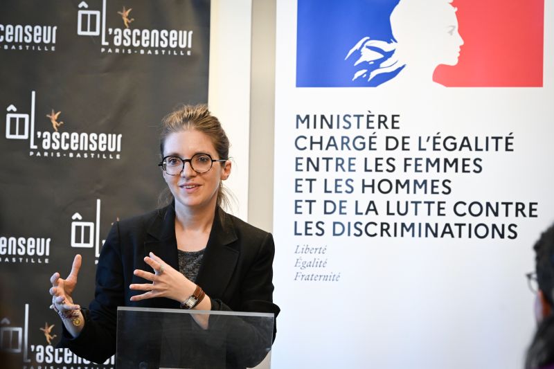 tvlofficiel's tweet photo. 🇫🇷 Accusée d'avoir menti sous serment, la ministre chargée de l’Égalité entre les femmes et les hommes et de la lutte contre les discriminations, Aurore Bergé, a bénéficié d'un non-lieu de la part de la Cour de justice de la République.

Durant une audition, elle avait nié tout lien avec la lobbyiste Elsa Hervy, tandis que Victor Castanet, dans son ouvrage Les Ogres, prétendait le contraire et dévoilait l'existence d'un pacte qui favorisait les crèches privées.