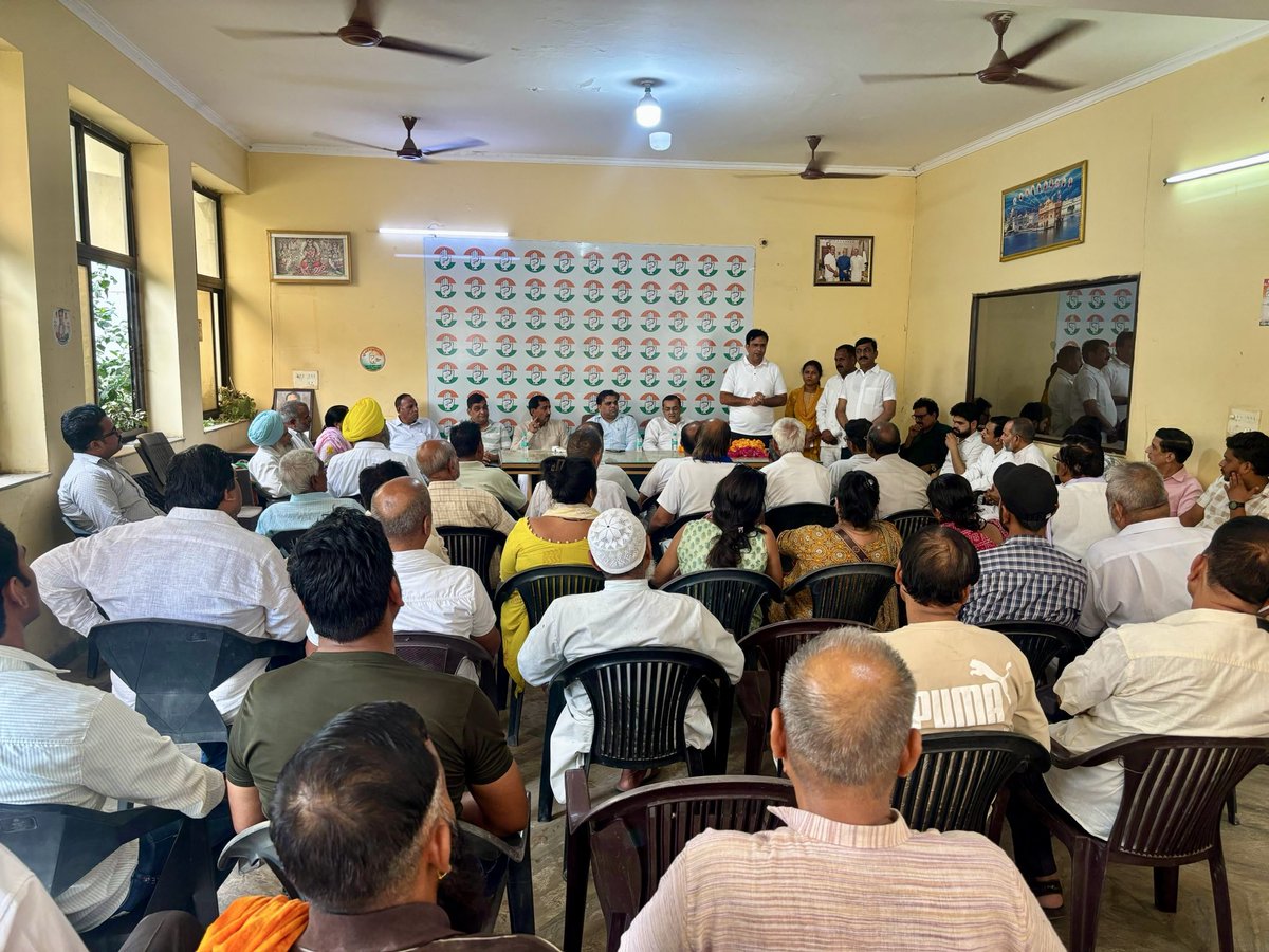 DrPKMISHRA9's tweet photo. @incdelhi के हमारे आदरणीय अध्यक्ष श्री 
@devendrayadvinc जी के आदेशानुसार आज किराड़ी जिला अध्यक्ष की मौजूदगी में निहाल विहार ब्लॉक कांग्रेस कमेटी एवं नांगलोई जाट ब्लॉक कांग्रेस कमेटी की संयुक्त मासिक मीटिंग आयोजित की गई।

- मीटिंग में मुख्य रूप से निगम पार्षद मनदीप सिंह जी, राष्ट्रीय सचिव एवं पूर्व विधानसभा प्रत्याशी रोहित चौधरी जी, पूर्व निगम पार्षद एवं BLA-1 नरेश सैनी जी, ब्लॉक अध्यक्ष रमेश कौशिक जी, ब्लॉक अध्यक्ष सुमेर सिंह वघेला जी, ब्लॉक अध्यक्ष हवा सिंह छिल्लर जी, वार्ड के BLA-2 सहित अन्य पदाधिकारी उपस्थित रहे।

- रोहित चौधरी जी ने बैठक में “एस आई आर” के बारे में विस्तारपूर्वक जानकारी दी और कार्यकर्ताओं को इसके महत्व से अवगत कराया।

- मैंने संगठन की शक्ति, कार्यकर्ताओं के दायित्व तथा आगे की रणनीति के बारे में संक्षेप में अपने विचार रखे।

- जिला अध्यक्ष वरुण ढाका जी ने सभी को साथ लेकर चलने की बात कही और कार्यकर्ताओं से आह्वान किया कि पार्टी को मजबूत करने के लिए आगे आएं।
उन्होंने कहा कि प्रदेश अध्यक्ष श्री देवेंद्र यादव जी के नेतृत्व में दिल्ली में कांग्रेस संगठन को और अधिक मजबूत बनाएं, ताकि माननीय श्री @RahulGandhi जी को 2029 में देश का प्रधानमंत्री बनाया जा सके।

सभी कार्यकर्ताओं का आभार!
एकजुटता ही हमारी ताकत है। 💪
@INCIndia @kharge 
@kcvenugopalmp 
@qazinizamuddin 

#Congress #DelhiCongress #RahulGandhi #DevendraYadav