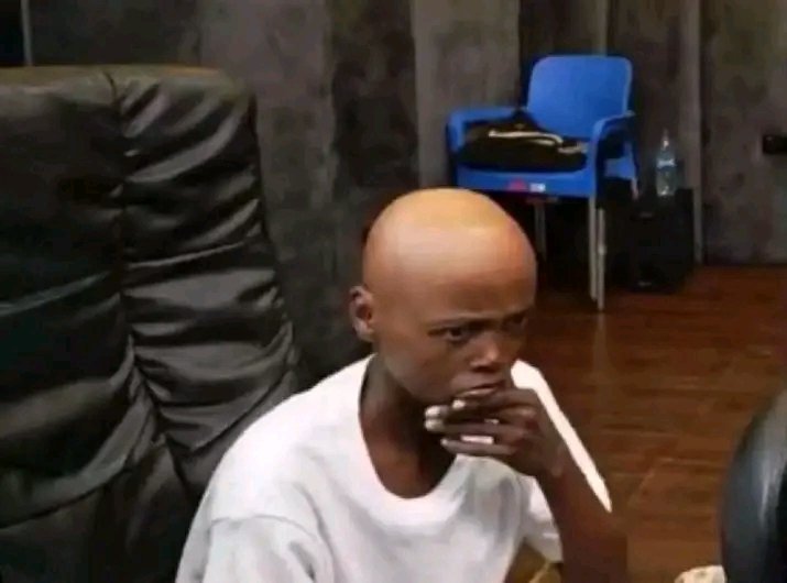 jwaweruh's tweet photo. Kesho asubuhi naeza amka nipatane na picha za my 🐐 Roro akilia mamae. I hate it here. https://t.co/q9gEIShXuZ