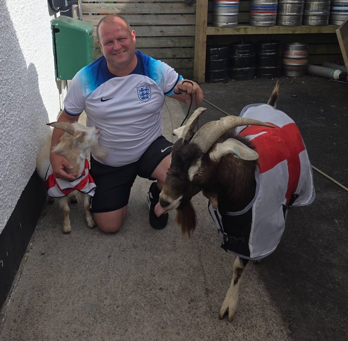 ooty82's tweet photo. @GMB you need to get this man and goat on your show or a live feed with the goat 🐐.  

Richard is a hard working farmer and hotelier 

The goat is always there to celebrate England 🏴󠁧󠁢󠁥󠁮󠁧󠁿 during the World Cup 

👉 https://t.co/Ujcjk0IvKT

https://t.co/VH7igYurmF https://t.co/mBx6bo761k